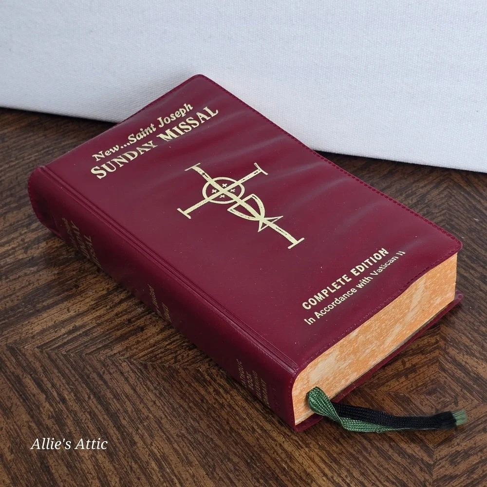 1974 Saint Joseph Sunday Missal Complete Edition Vintage Bible Red Vatican‎ II